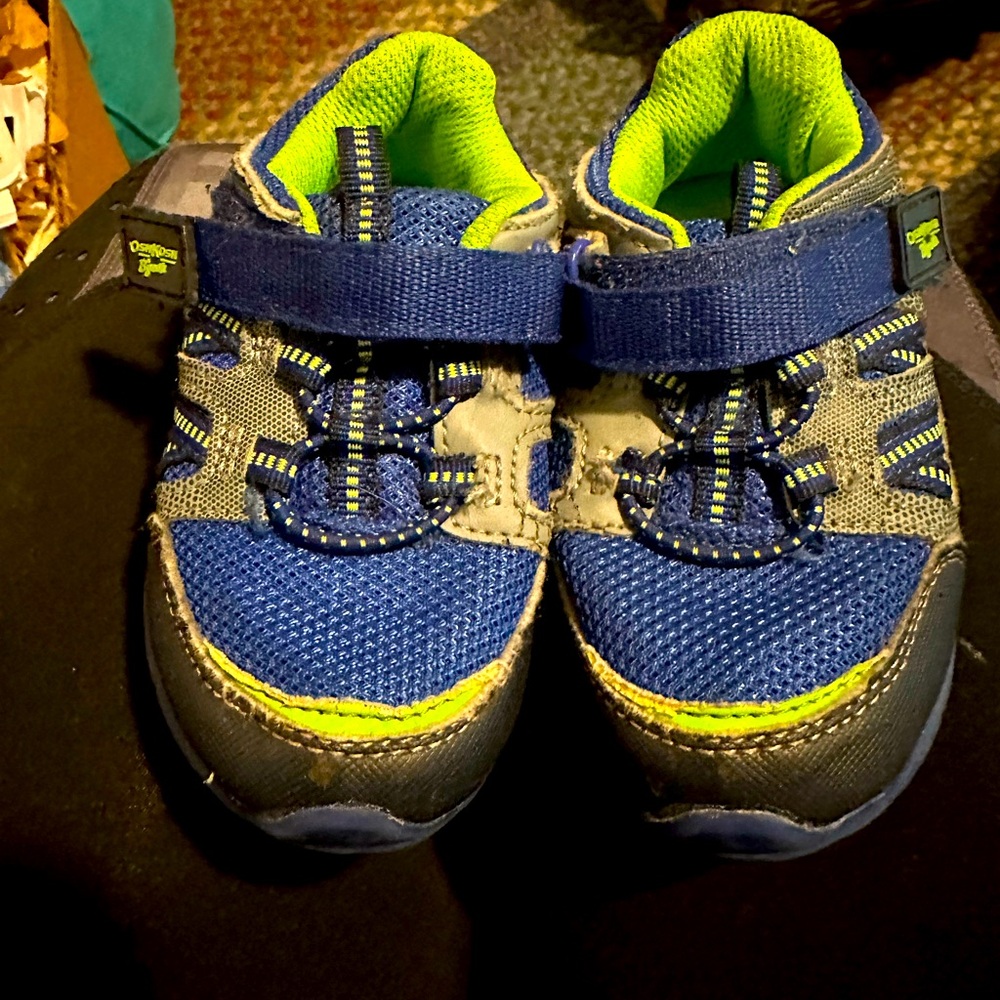 Boys size 7 toddler shoes, in good used condition. Lots of life left!